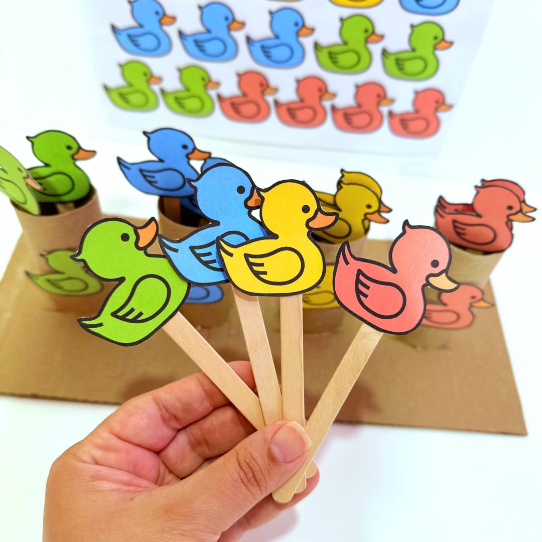 PATINHO COLORIDO NO PALITO